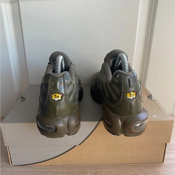 Nike Air Max Plus GS Olive Green Cargo Sneakers- SZ 5.5 Y- 7 W